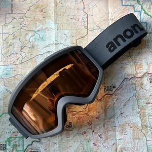 Brand New Anon Helix 2.0 goggles with Amber lens.